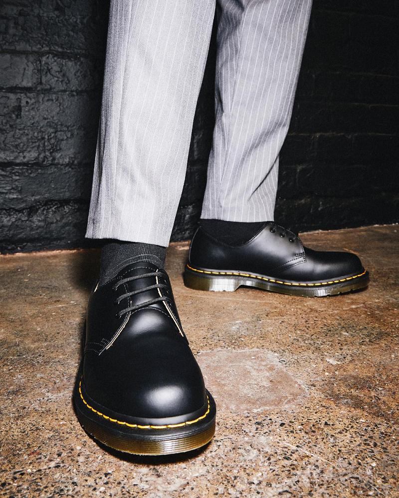 Black Men's Dr Martens 1461 Smooth Leather Oxfords Shoes | CA 604UZG